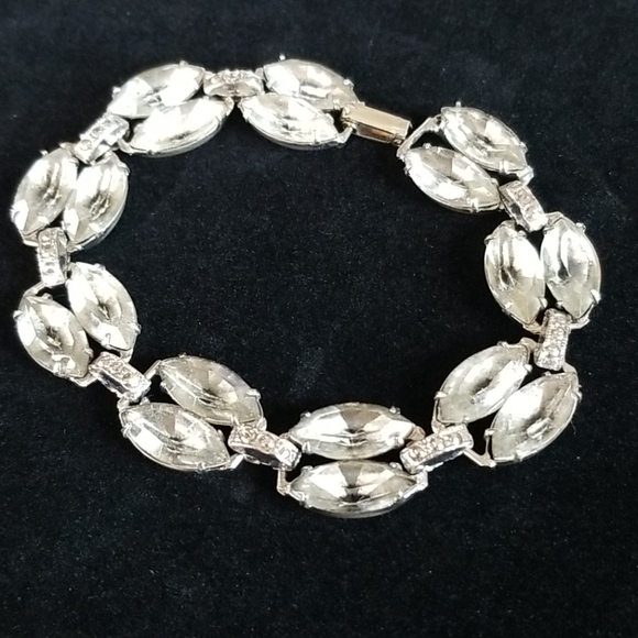 Vintage Mid Century Elegant Smoke Marquis Crystal Silver Tone Bracelet - Picture 4 of 16